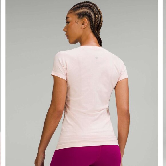 NWT Swiftly Tech Short-Sleeve Shirt 2.0 Strawberry Milkshake size 4 - Picture 3 of 6